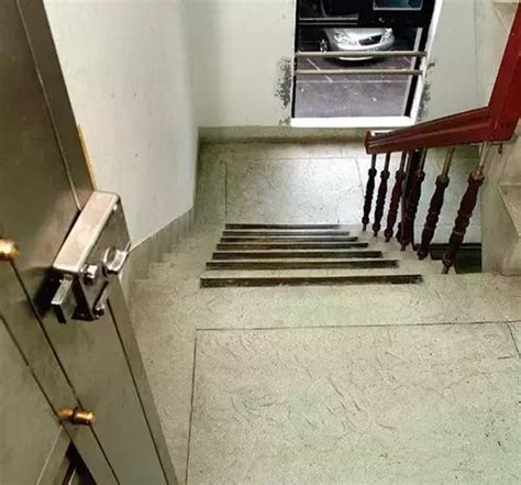 廁所門對樓梯 破軍位意思